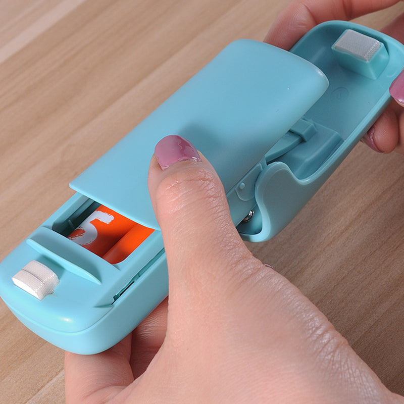 2 in 1 Mini Handheld Heat Sealer and Portable Cutter- Battery Powered_13