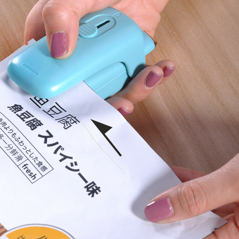 2 in 1 Mini Handheld Heat Sealer and Portable Cutter- Battery Powered_6